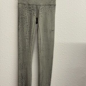 Lululemon Athletica Gray Crackle Pattern Leggings